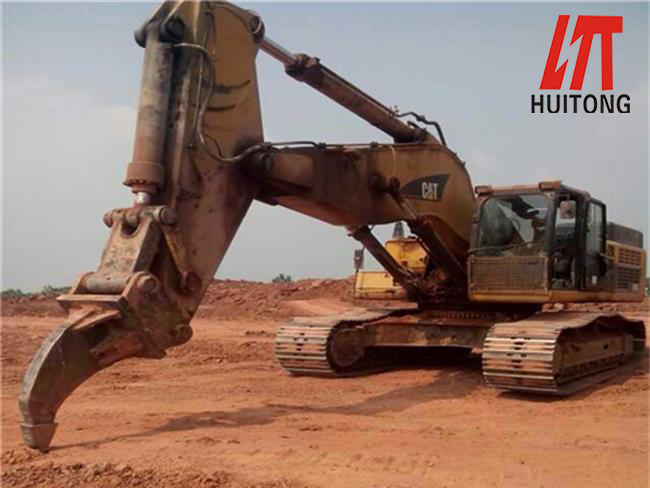 來看看挖機(jī)巖石臂定做是如何破石的